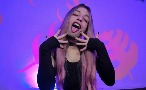 LukaCastilloのI'm your cute little girlの 3枚の写真