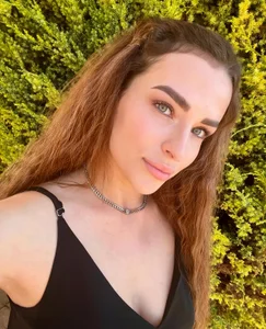 MandiBrooks Public Foto 3