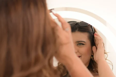 valeria_acosta_ Doll in the mirror Foto 2