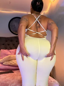 kyana_cream Do you like my new clothes? They're yellow. Pic 9