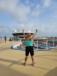 I was happy on a cruise 🌊🌴🥥