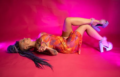EdgesOfReality that pink dress Bilde 5