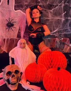 kassandra_james 👑 “Kitana never loses… especially when she looks at you like that 💋” Pic 7