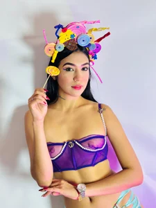 Sassy--Girl Candy show Immagine  7
