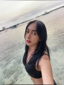 Krishellemoorree Isabella at the beach Pic 5