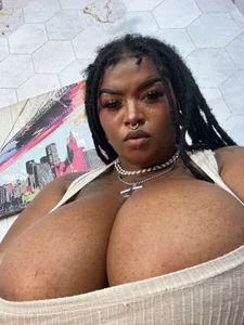 Anaa_Fuentess bigboobs chocolate Pic 3