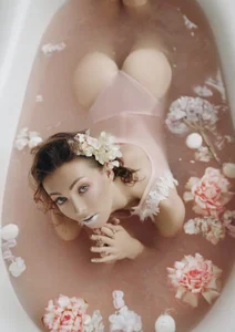 angelicfenix In bath with roses Foto 3
