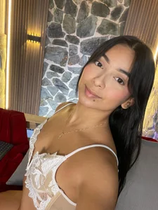 MeganCruzGB some pictures in my new favorite room ❤🔥 Immagine 