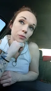 Genevieve143のheres a peek(;の枚の写真