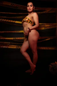 naomy_smithxx danger woman Pic 2