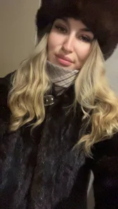 Amanda_Spicy Public Pic 5