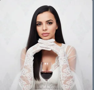 juliahayessxx hello. juliahayes....mm Pic 2