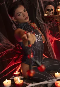 heidi_aldridge Happy Halloween! 🕷️ slika 8