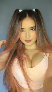 Leah_Prada_ Public Pic 2