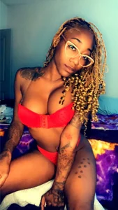 VixenCapri Public зображення 8