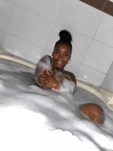 Kendy_Wilkinson enjoying in a jacuzzi😋 Pic 2