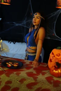 Cris__sweet I’m no ghost, but I’ll haunt your dreams. Pic