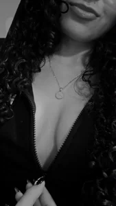 Megan_Jonesss_ Your girl in black and white Bilde