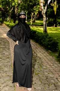 rawiya The mystery walks between the trees ... do you dare to follow me? 🌳🖤😉🔥 Pic 5