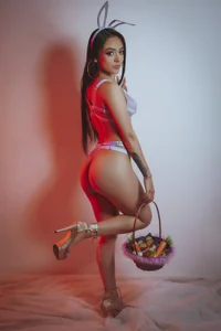 HannaClarrk_のYour sweet easter bunny 🐰🥚🔥😈の 3枚の写真