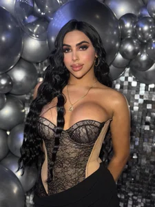 Korina_Saenz01 Public Pic 4