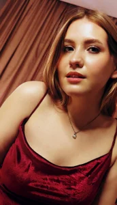 Emilicious: Public ( 9 фото)