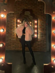 Stella_Lee Public 2 Pic 3