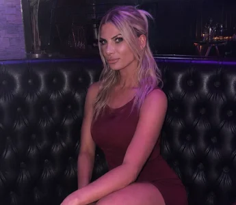 Hailey_amour Me Pic 2