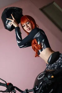 sexy biker de hazel_james01  5 photos