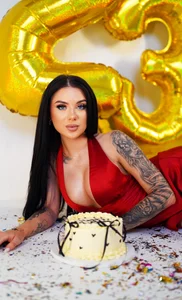 CarolinePrescott 20 Something Bilde 3