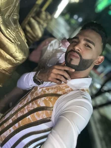 Dominic_Onasis Public Pic 7