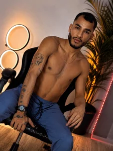 MaxPower003 Serving looks and unforgettable vibes. 💖 Immagine 