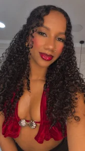 Tonight I’m here just to tempt you.💖🔥 de Chloe-Rose-  2 Imagens