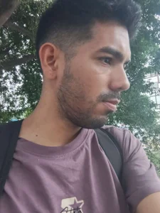 JohanyLatino Una mirada al frente зображення 6