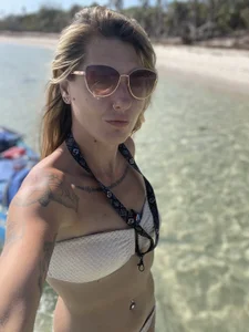 SheIsSomething Public Foto