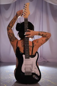 alice_rose5 Strings, curves and temptation🎸🔥 Pic 5