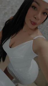 Alice-Benette 🔥🫦🫦 টি ছবি