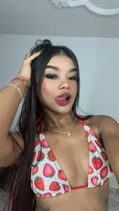 mia_fernandのYour sweet and delicious strawberry💖🔥の 4枚の写真