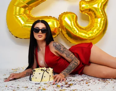 CarolinePrescott 20 Something Bilde