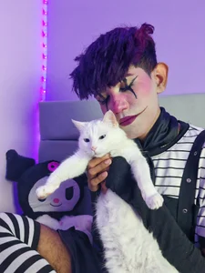 andrew_uwu_ kullanıcısının My feline daughter, she is Zoe ❤️ albümü -  4 fotoğraf