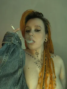 The_Full_Red_MoonのYour bad girl (birthday 22 years old)の 5枚の写真