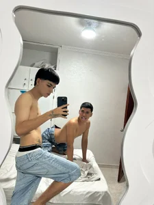Dereck_brown_ Public 사진