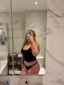 Scarlett-Knight Public Foto 4