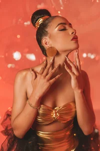 AntonellaHall_ Bubbles of desire Pic 8