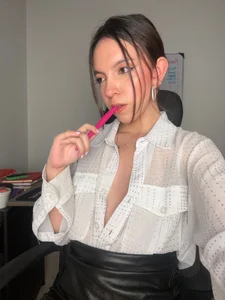 kittyblooms I am your hot secretary and I have nothing under my skirt🔥 Pic