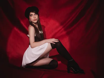 FayeValentine_ Classy Pic