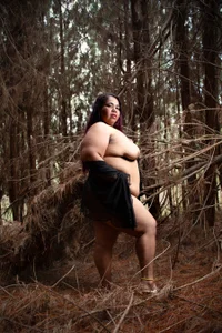 AshleyGrahamsBig Tits Maid图片 2