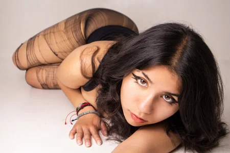 HollyPeach Public  3টি ছবি