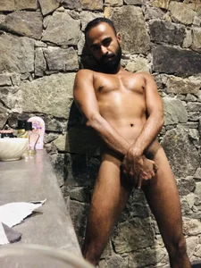 Lankanboi's photo