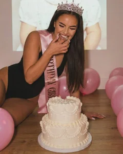 AlmaLuv: B-day Queen🍰 ( 5 фото)